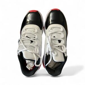 Kids Black and White Sneakers Jordan’s size 5.5 boys